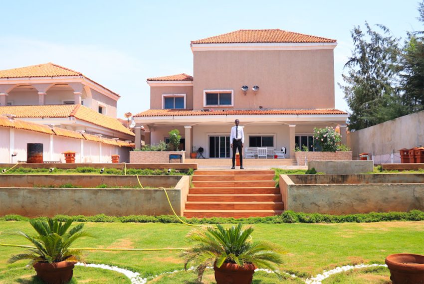 Villa de prestige avec piscine à vendre au Togo – Lomé à baguida