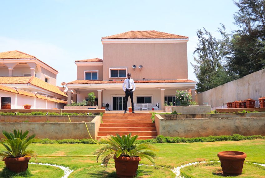 Villa de prestige avec piscine à vendre au Togo – Lomé à baguida