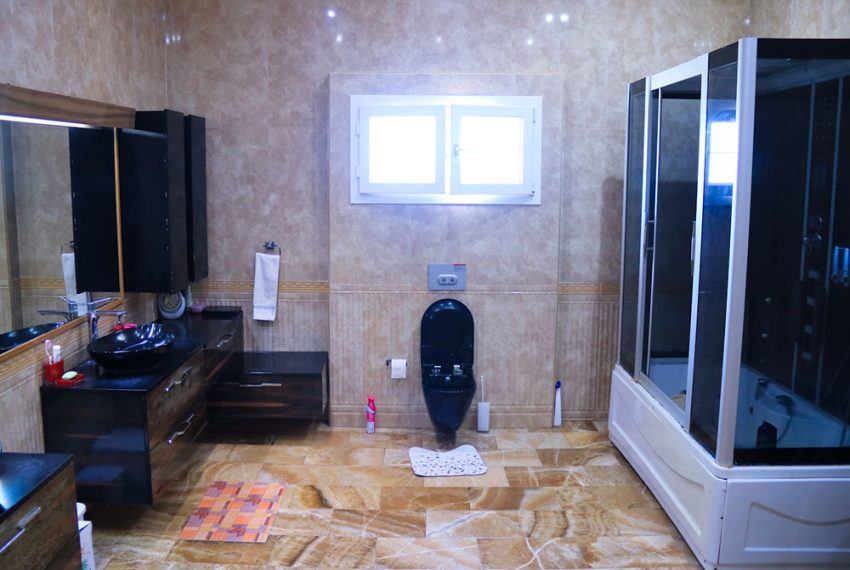 Villa de prestige avec piscine à vendre au Togo – Lomé à baguida