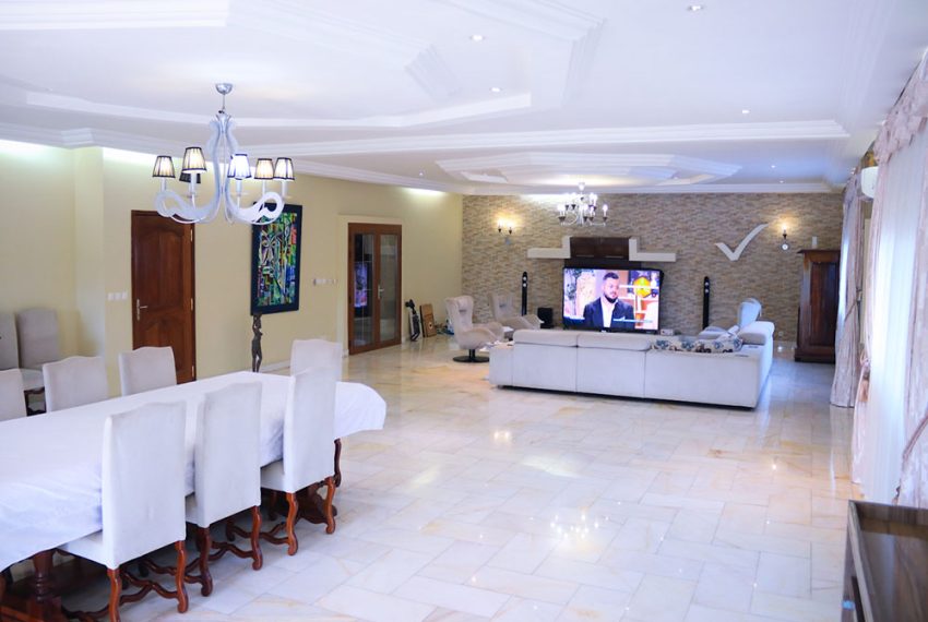 Villa de prestige avec piscine à vendre au Togo – Lomé à baguida