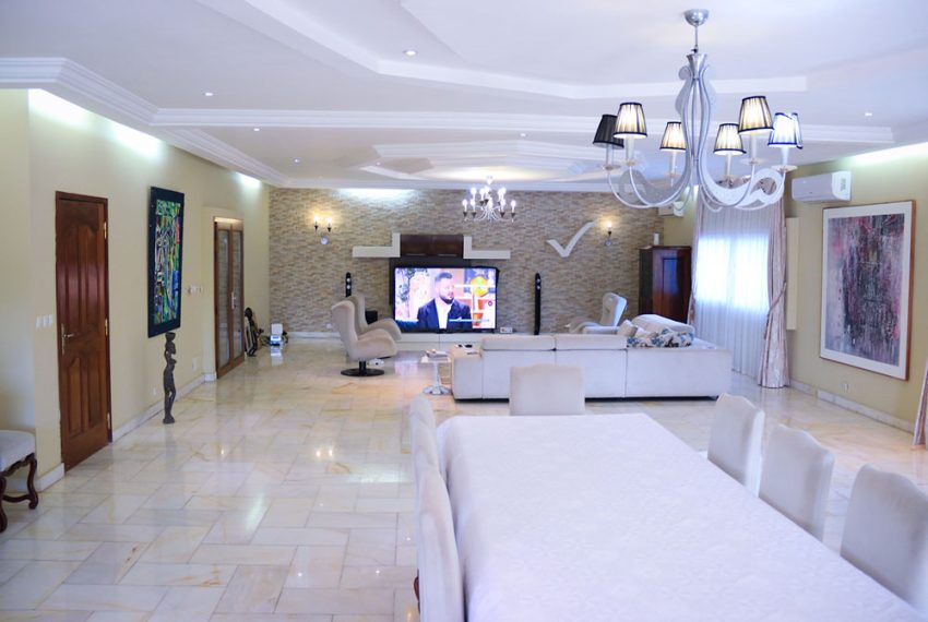 Villa de prestige avec piscine à vendre au Togo – Lomé à baguida