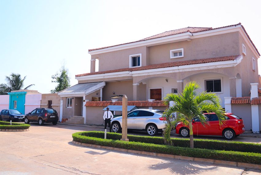 Villa de prestige avec piscine à vendre au Togo – Lomé à baguida