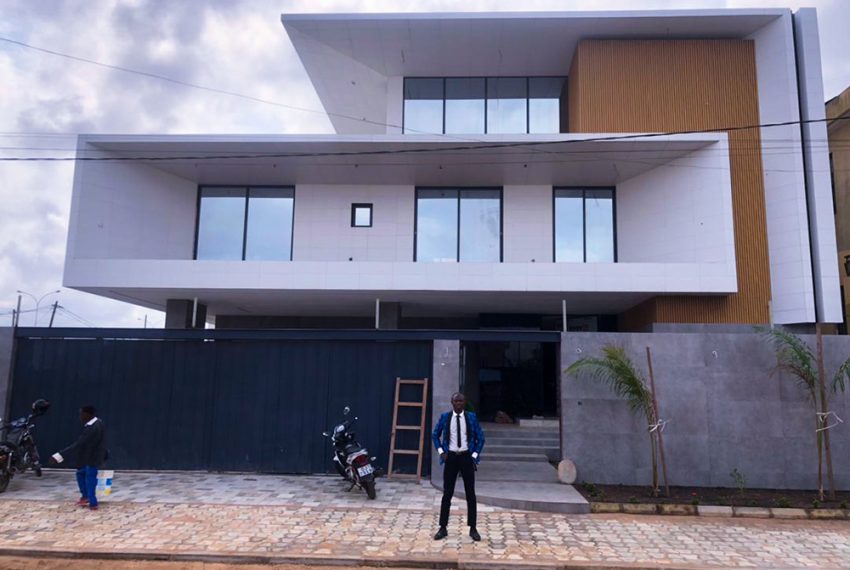 villa haut de gamme à vendre à Tokoin Lomé Togo 4