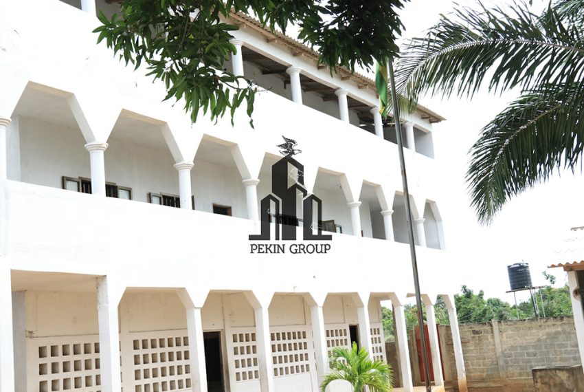 École à vendre au Togo Lomé de la maternelle au lycée, bâtiments 8