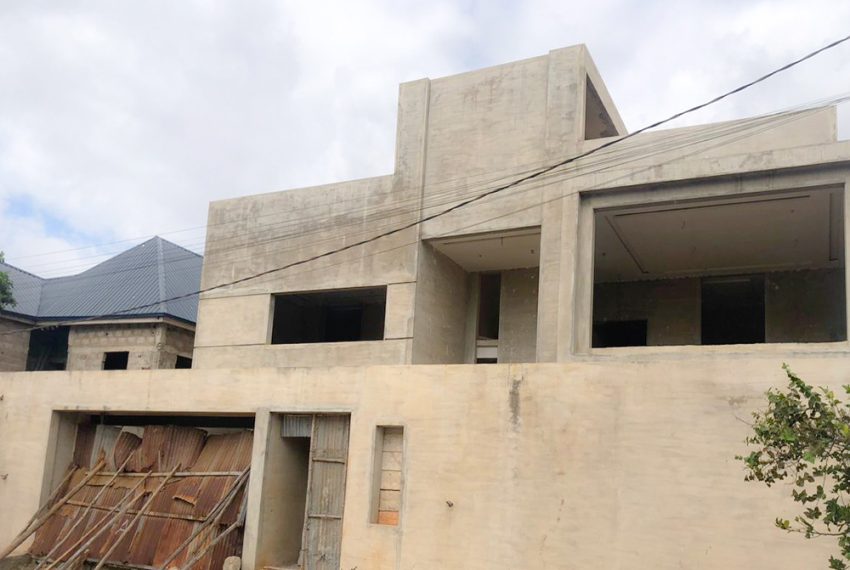 Villa inachévée à vendre à Tokoin Wuiti 1