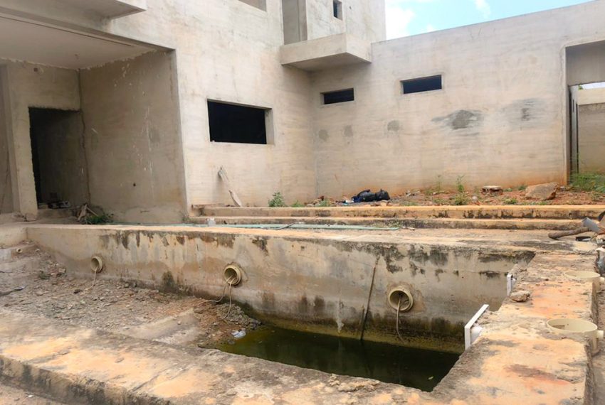 Villa inachévée à vendre à Tokoin Wuiti 4