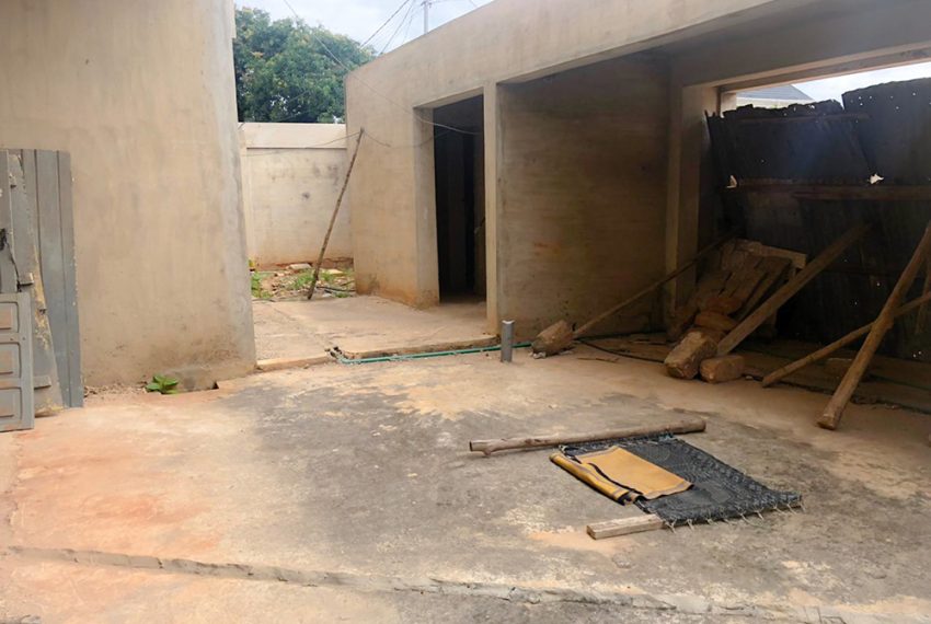 Villa inachévée à vendre à Tokoin Wuiti 5